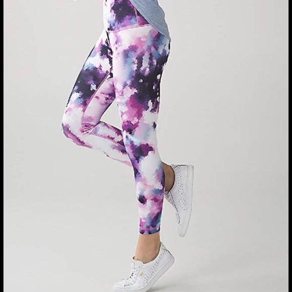 lululemon athletica Pants - Lululemon Wunder Under Blooming Pixie 7/8